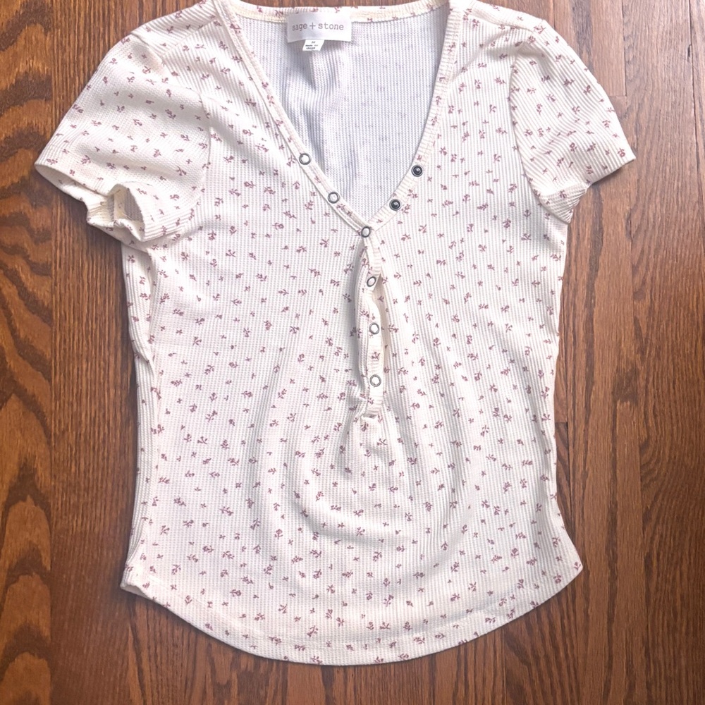 Sage + Stone Juniors Floral Short Sleeve Top with Buttons Size Medium NWOT